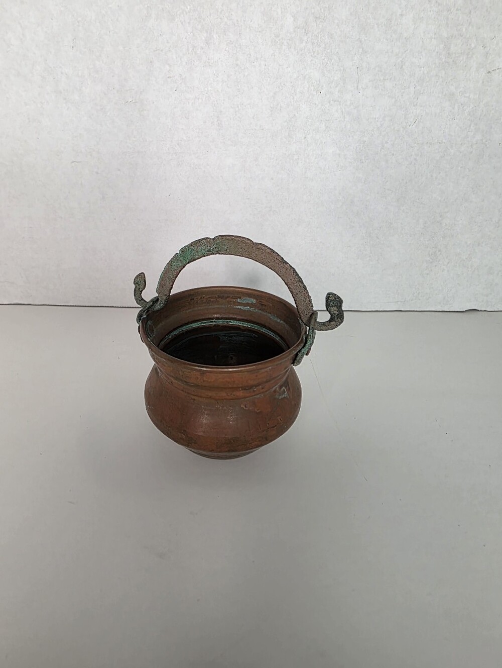 Handcrafted Copper Cauldron Pot Hand-Hammered Handle Primitive Decor Patina